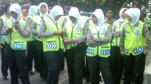 Polwan Kenakan Jilbab, Sanksi Menanti