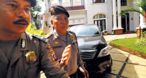 KPK Geledah Rumah Keluarga Surung