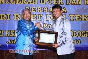 Gubsu terima penghargaan pelopor inovasi daerah