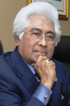 Biografi Adnan Buyung Nasution