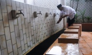 Terpesona Ajaran Wudhu, Pria Amerika Ini Akhirnya Memeluk Islam