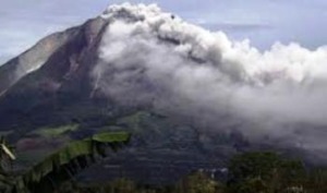 Sinabung Semburkan Abu 7.000 Meter