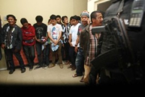 Ratusan Orang Berseragam OKP Serang Polantas