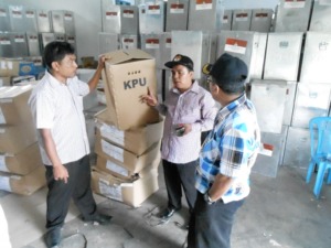 Ketua Panwaslu Madina Cek Logistik Pemilu 2014