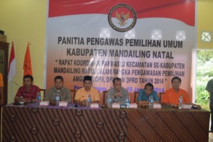 69 Panwascam Se-Kab Madina 2014 Mengikuti Rakor