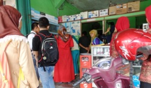 Pelamar CPNS di Madina Padati Warnet