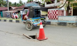 Lobang Muncul di Jl. Willem Iskander, Kayujati , Pengendara Dihimbau Hati -hati