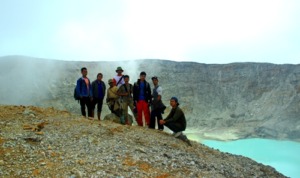 Ekspedisi ke Kawah Gunung Sorik Marapi