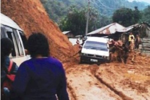 Pengguna jalan harapkan Pemda cepat atasi longsor di Simarrobu.