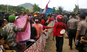 Merasa Hak-hak Dikangkangi, Karyawan PT.RMM Unjukrasa