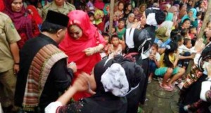 Ribuan Warga Simangambat Sambut Bupati Dahlan Hasan Nasution