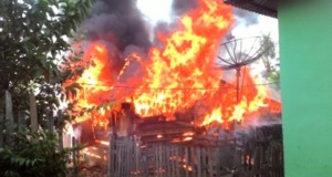 Rumah Penjual Kerupuk Habis Terbakar