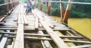 Jembatan Penghubung Sinunukan-Batahan Berbahaya