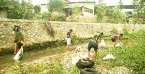 Pecinta Alam Madina Bersihkan Sungai Aek Mata Panyabungan