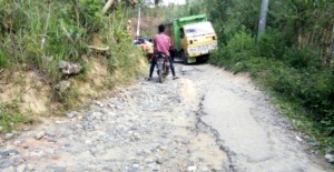 10 Km Jalan Pakantan Masih Rusak Parah