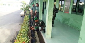 Danrem 023/KS Instruksikan  Prajurit Tanam Cabai di Polybag