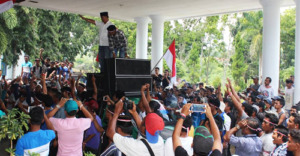 Pro Kontra Tambang Emas Ilegal Terus Bergulir, Seribuan Massa Unjukrasa ke DPRD Madina