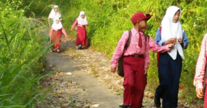 Serial HUT Madina : Desa Hutapuli Tak Punya Sekolah, Pelajar Harus Jalan Kaki 2,5 Km