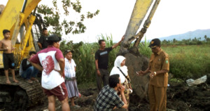 Jalan ke Sawah Hancur, Warga Hutapuli Tuntut CV Reza Ratu Contraktor