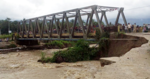 Terancam Putus, Jembatan Lintas Timur Pidoli Ditutup