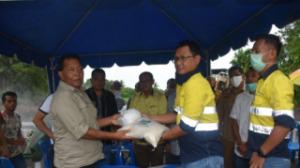 PT Sorikmas Mining Sumbangkan 500 Paket Sembako