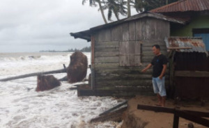 Pemukiman Desa Tabuyung Yang Kian Terancam