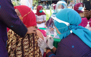 Puskesmas Muarasoma Laksanakan Vaksinasi Covid-19