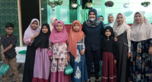 Atika Santuni Anak Yatim di Pakantan