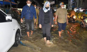 Atika Tinjau Banjir Kota, Sejumlah Solusi Harus Diterapkan