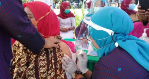 Animo Warga Tinggi, Vaksin di Muarasoma Kurang