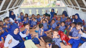 Belajar di Luar Ruangan, TK Satap SDN 048 Malintang Kunjungi Silangit Koi