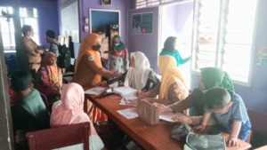 Vaksinasi di Panyabungan Barat Sampai Malam Hari