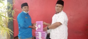 Dukung Program KT Panyabungan Barat, Tokoh Al Washliyah Donasi Quran