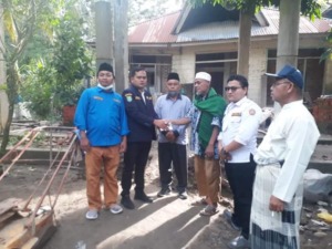 Usai Hadiri Temu Karya, Ketua KT Madina Serahkan Bantuan untuk Pesantren di Longat