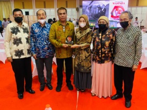 Terima Waspada Award, Bupati: Ini untuk Mandailing Natal