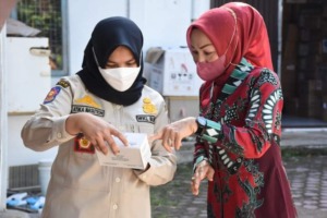 Sidak Gudang Farmasi, Wabup Atika Temukan Tumpukan Obat di Luar Ruangan