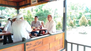 Ketua DPRD Madina dan Ketua Kadin Sumut Nongkrong di Silangitkoi