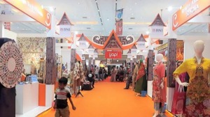 Tampil di Ina Craft, Tenun dan Batik Tapsel Jadi Rebutan
