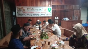 Kadin Madina Buka Bersama dengan Anak Yatim