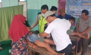 PPNI, PMII dan PT SMGP Lakukan Sunatan Massal di 7 Desa