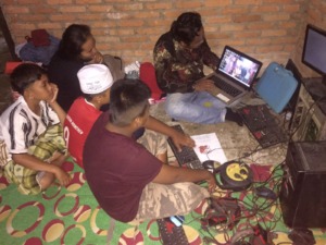 Gunakan Alat Seadanya, Magrifat Buka Les Komputer Gratis untuk Anak-Anak