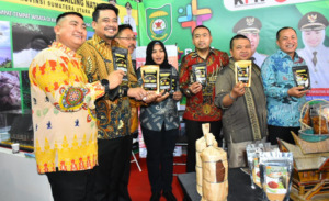 Atika Promosikan Sejumlah Produk Madina di Road To Akordia