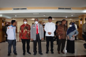 Bupati Madina Raih Penghargaan Tokoh Peduli Anak