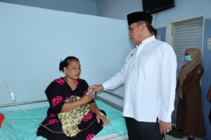 Bupati Salurkan Gaji kepada Pasien RSUD Panyabungan