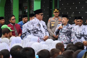 Bupati dan Ketua DPRD Sambangi SMP dan SMA Mereka
