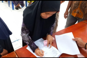 Guru Ngaji, Bilal Mait dan BKM di Bukit Malintang Terima Insentif