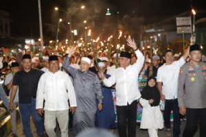 Ribuan Obor Padati Jalan Kota Panyabungan