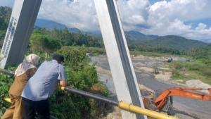 Siphon Irigasi Batang Gadis yang Rusak Mulai Diperbaiki