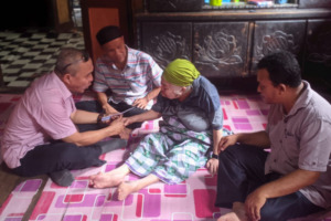 Koperasi Konsumen Mitra Manindo Salurkan Zakat Pada Anggota dan Masyarakat