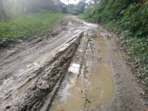 Warga Aek Mata Keluhkan Jalan Berlumpur. Kadis PUPR Madina Pastikan Perbaikan 2024 Masuk di Dana DAK